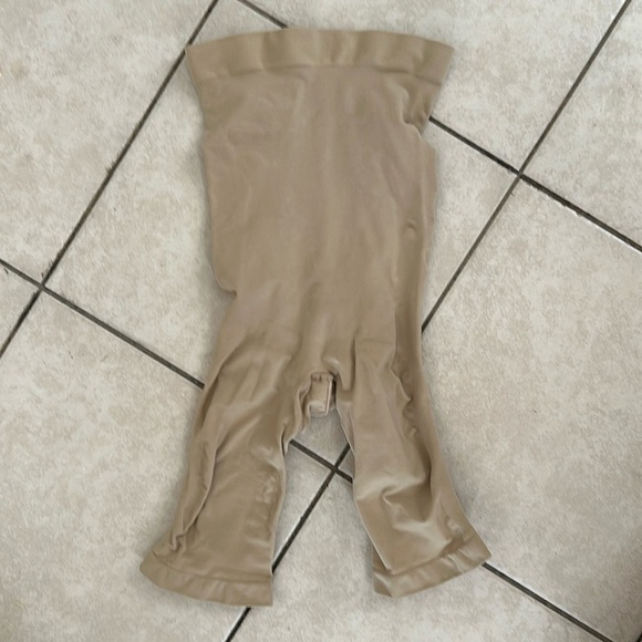 Skims Seamless Sculpt‎ Mid Thigh Short Size M - Picture 3 of 5